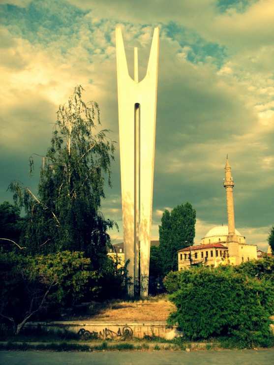 Monument_of_Brotherhood_and_Unity_in_Pristina